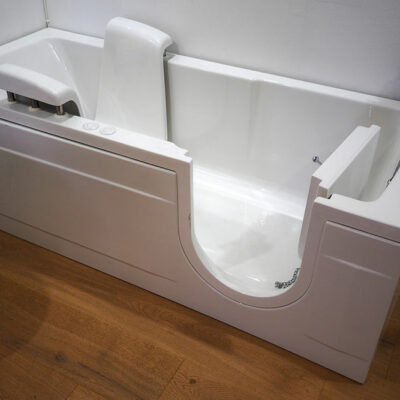 Step-in bathtubs for seniors – Types and safety features to consider